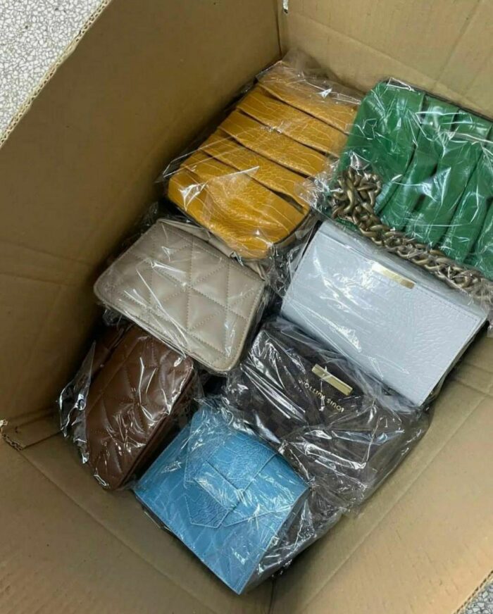 WOMEN'S BAGS & PURSES - PALLET LOT - Image 2