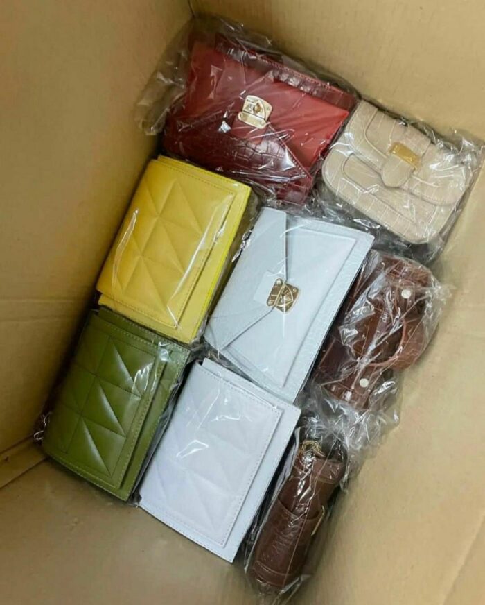 WOMEN'S BAGS & PURSES - PALLET LOT - Image 4