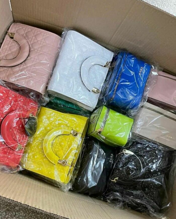 WOMEN'S BAGS & PURSES - PALLET LOT