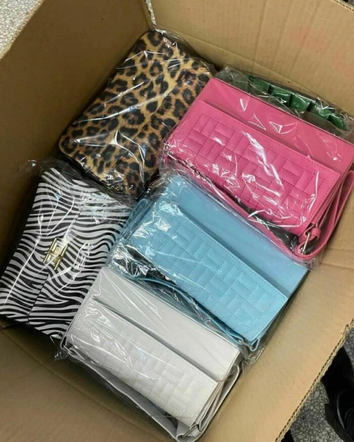 WOMEN'S BAGS & PURSES - PALLET LOT - Image 3