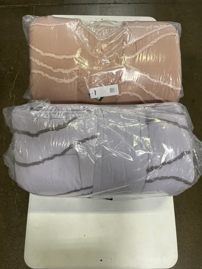 Assorted Comforters: 92% Off Original Retail - Image 4