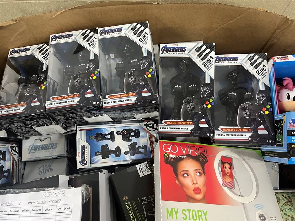 Assorted Tech Accessories Retail - Image 7