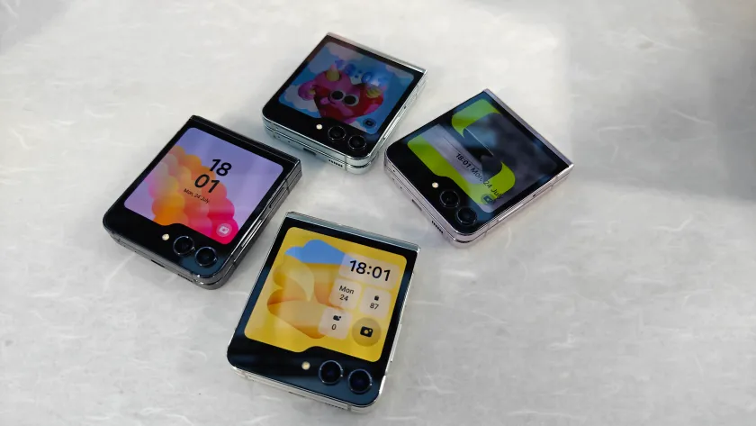 Samsung Galaxy Z Flip5 512GB (Verizon) - Image 2